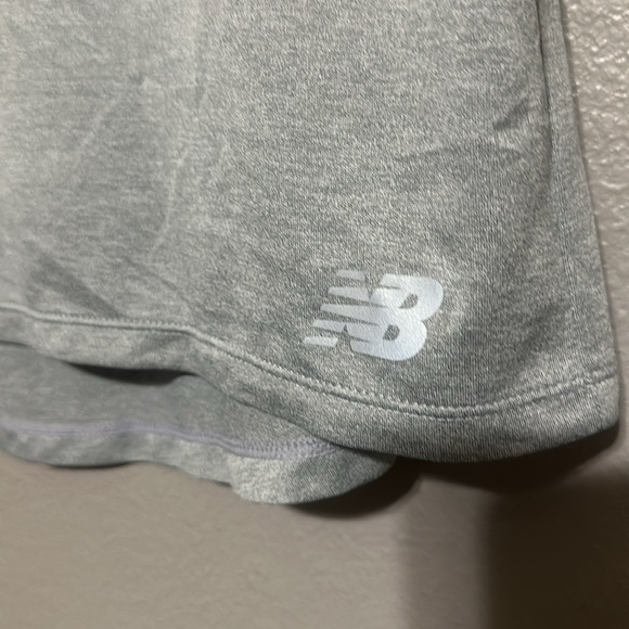 New Balance size M/L V-Neck Women’s Athletic Shirt - Picture 3 of 11